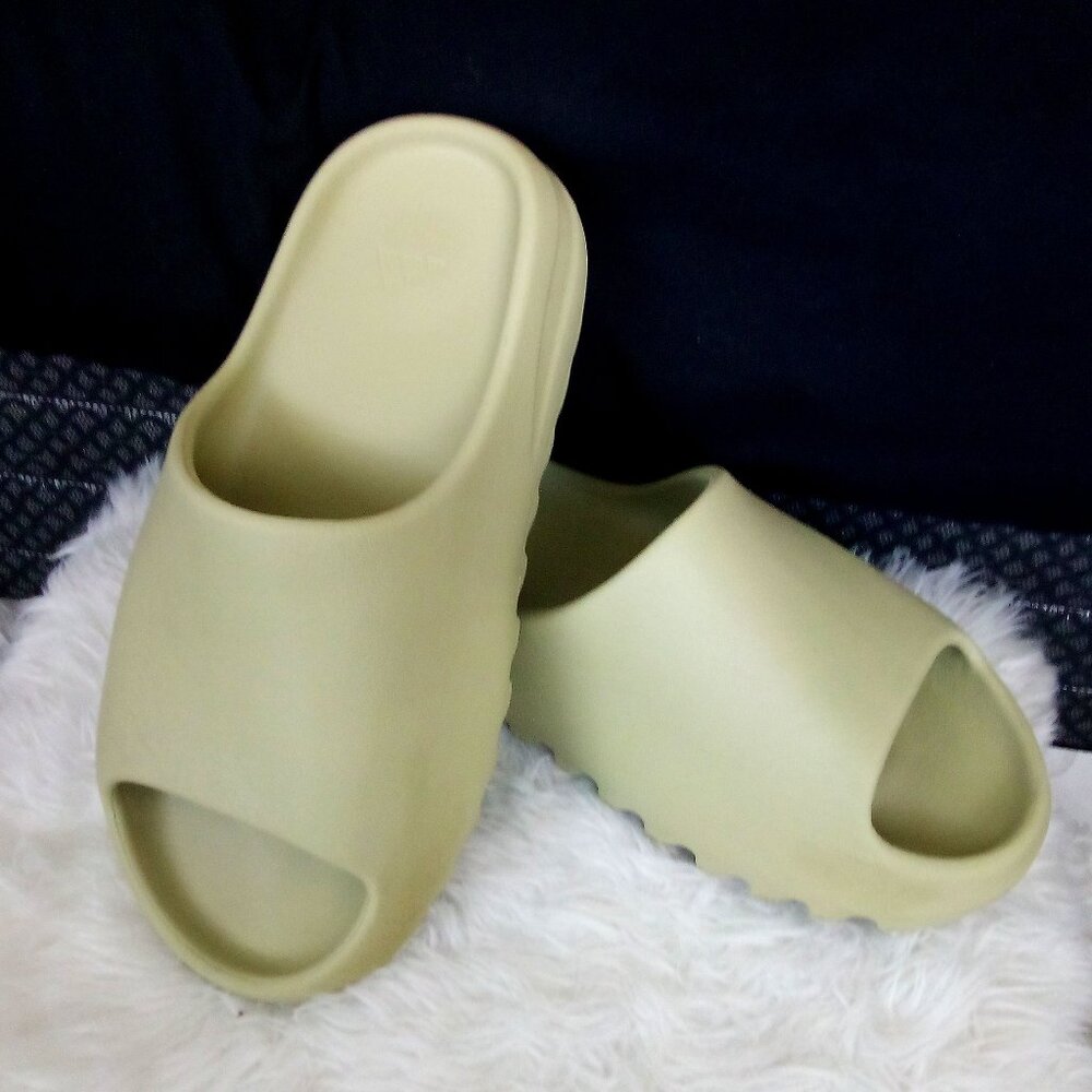 ADIDAS YEEZY SLIDES